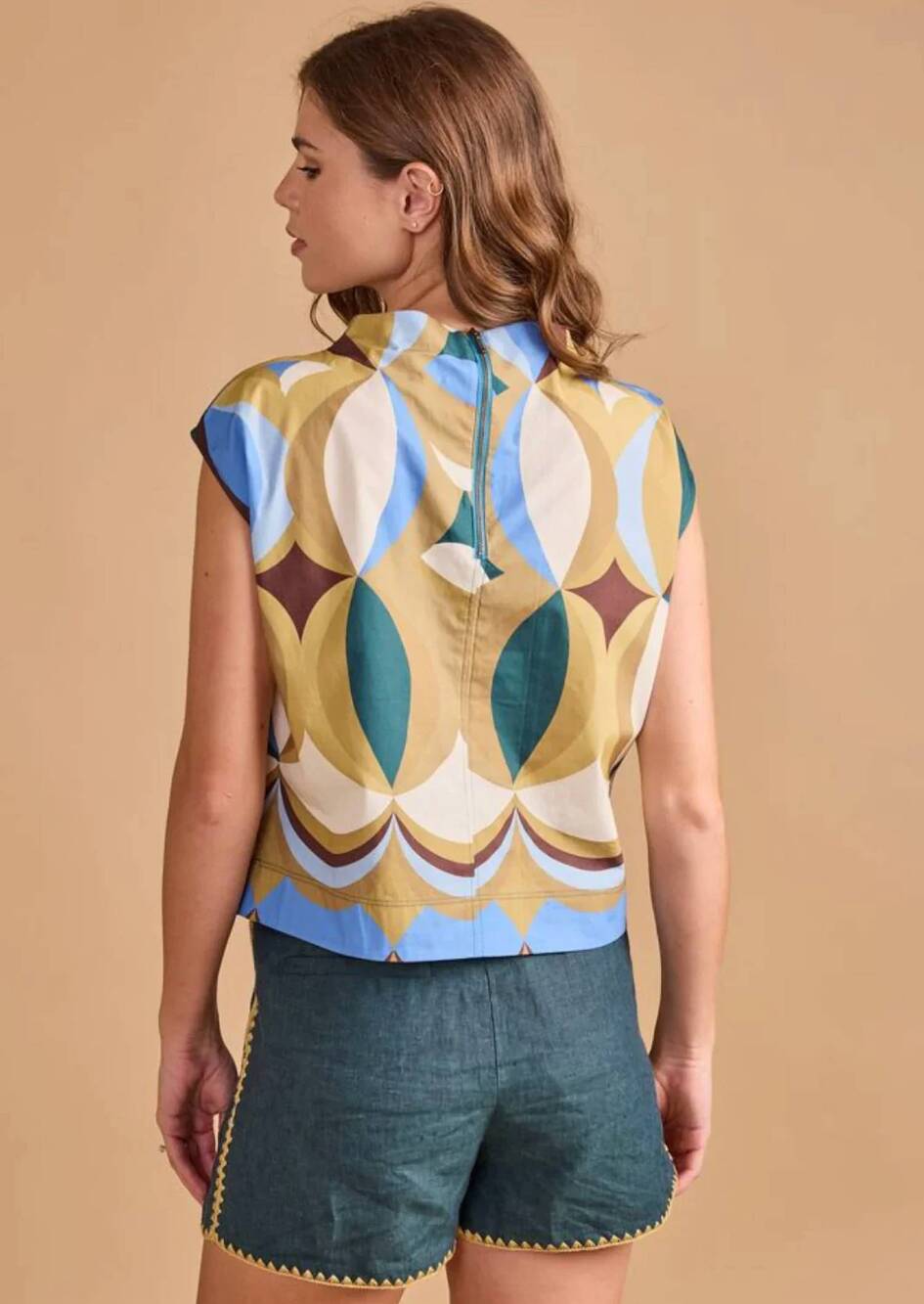 NEW THOMAS & LOURDES sadie mock neck top in pottery - Picture 2 of 3